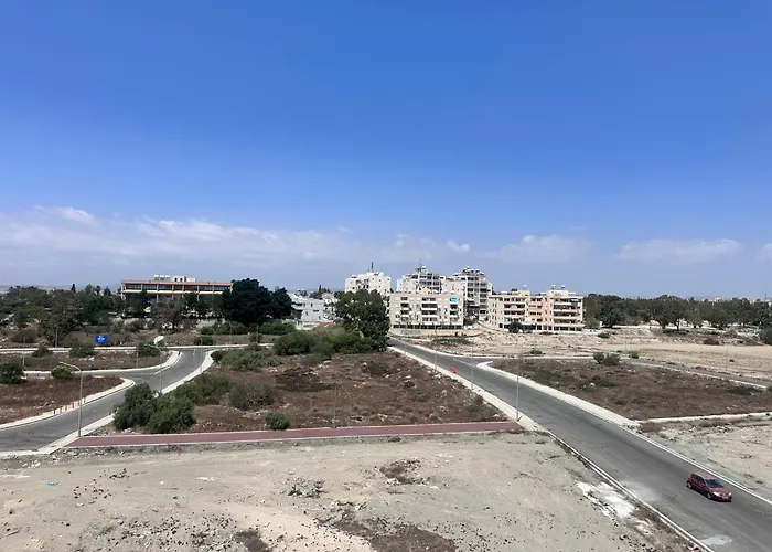 Near Makenzie 51 Appartamento Larnaca