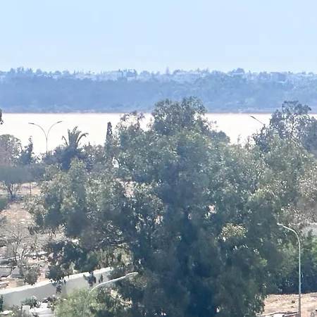 Near Makenzie 51 アパート *