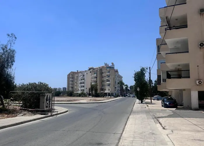 Near Makenzie 51 アパート